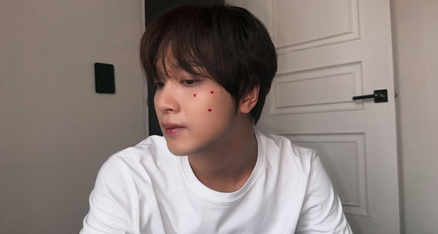 NCT楷燦罕見公開自家住宅！沙發竟要價1600萬韓元　粉絲驚呼：果然是Young & Rich